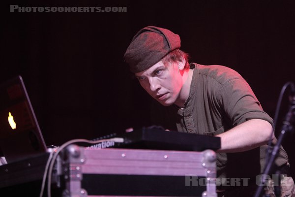 FAT DOG - 2024-03-01 - PARIS - CentQuatre - Salle 400 - 